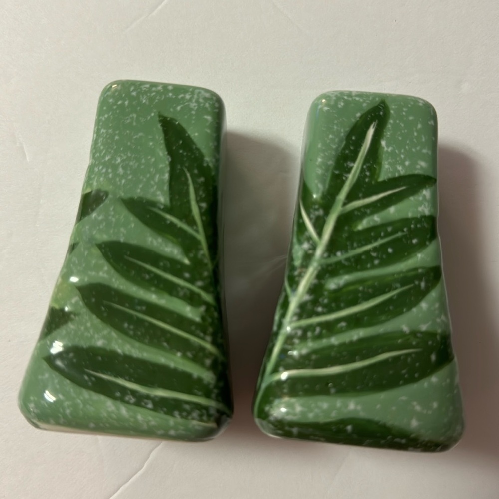 Island Plantations Lauae Salt and Pepper Shakers